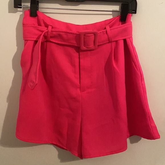 A.Peach pleated belted pink shorts size M - Picture 3 of 7